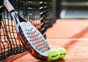 صورة لقسم الأرضيات الرياضية